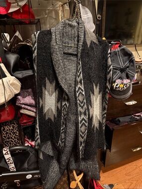 Cozy Black & Gray Aztec Knit Shawl/Cardigan